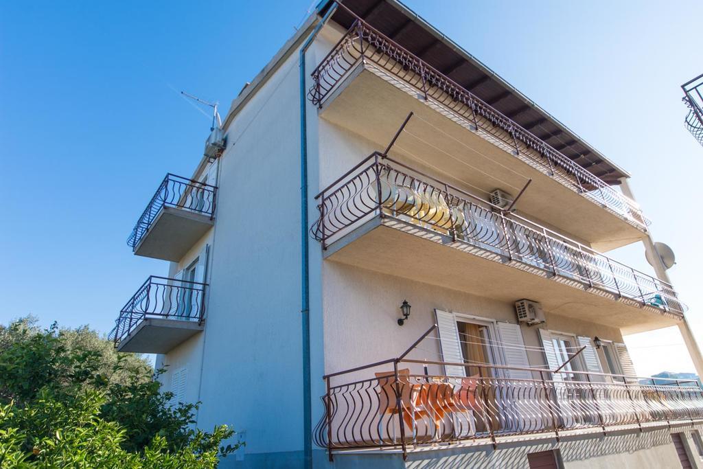 Apartmani Gaube Traù Esterno foto